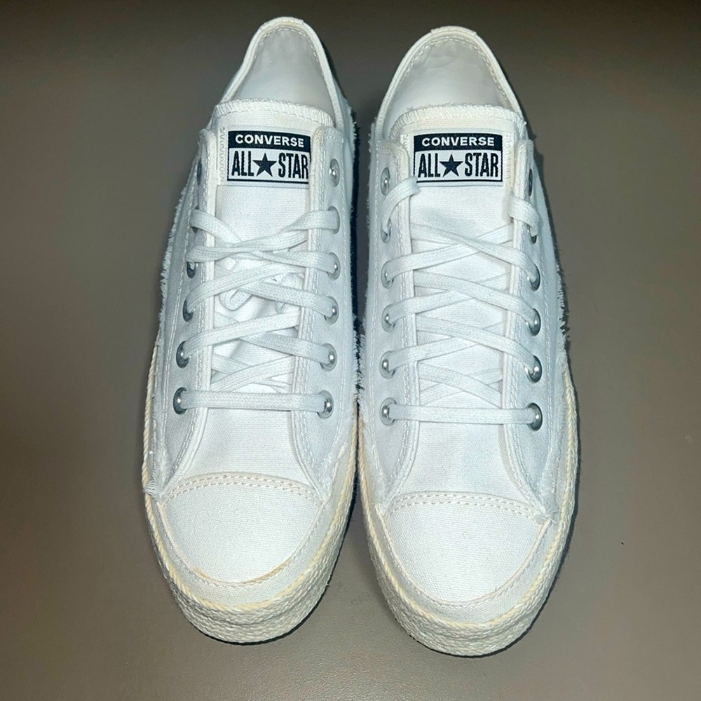 Converse white canvas platform shoes. Never been worn. Women’s size 8.5